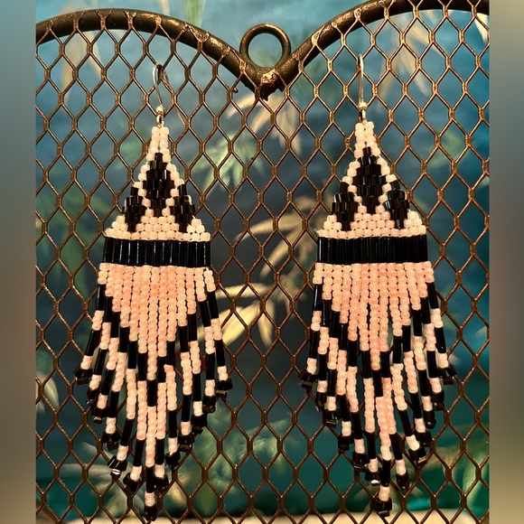 Pink iridescent Beaded Earrings - Picture 2 of 3